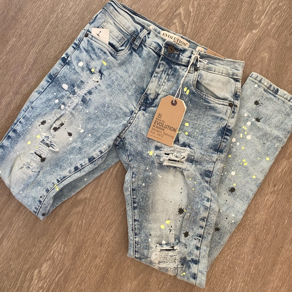 NWT unisex Evolution skinny jeans, distressed with paint splatters